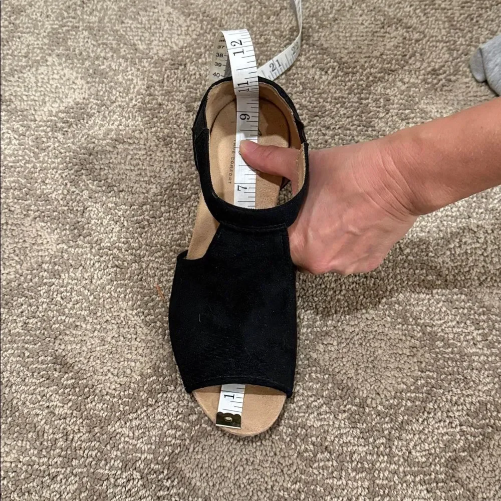EUC Elegant‎ Black and tan fancy wedge heels